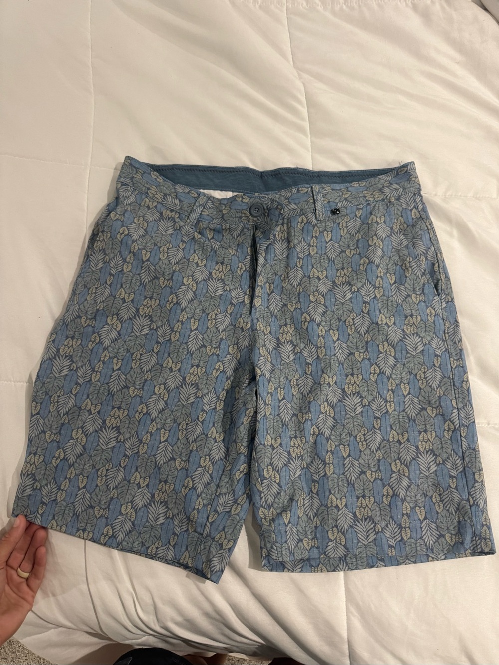 Blue Leaf-Print Flat Front Men's Shorts